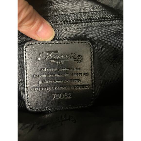 Fossil Black Leather Shoulder Bag with Key - Picture 5 of 16